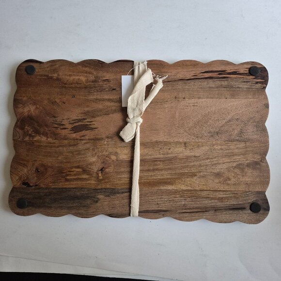Scalloped Edge Mangowood Board - Picture 3 of 7